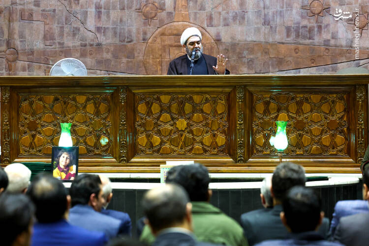 عکس / حضور پزشکیان در مراسم ختم خانواده سقاب اصفهانی 7