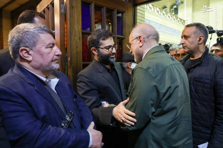 عکس / حضور پزشکیان در مراسم ختم خانواده سقاب اصفهانی 12