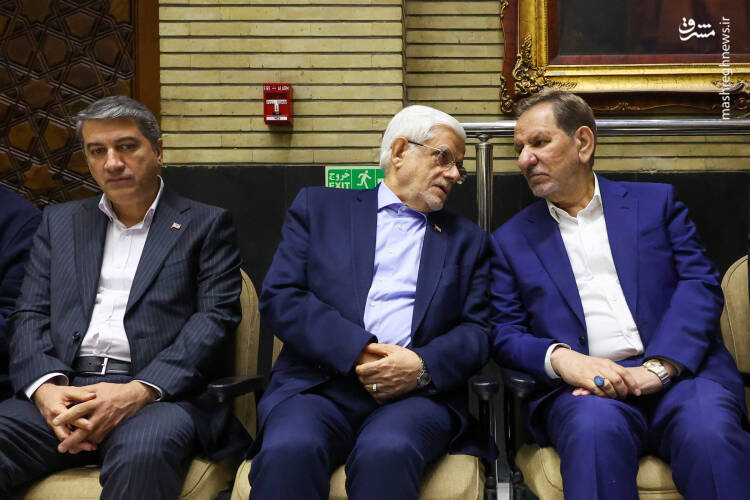 عکس / حضور پزشکیان در مراسم ختم خانواده سقاب اصفهانی 16