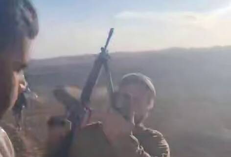 فیلم/ حمله شهرک‌نشین مسلح به کشاورزان فلسطینی در الخلیل