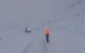 فیلم/ برف گردنه‌های همدان را سپیدپوش کرد