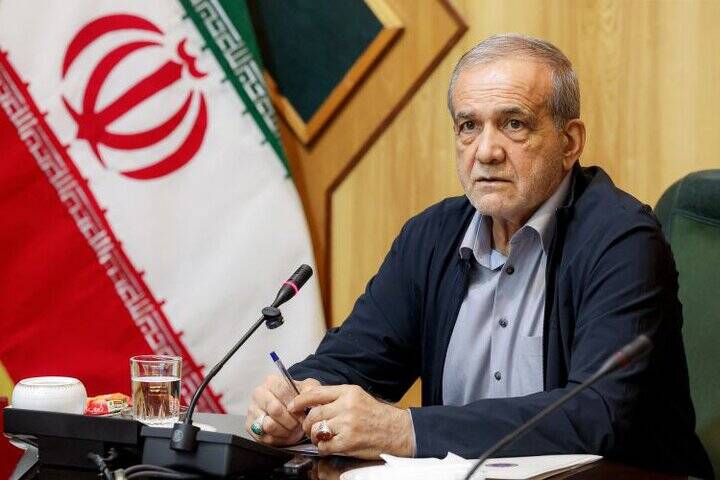 فیلم/ پزشکیان: عده‌ای زنان را در نقش مترسک می‌بینند