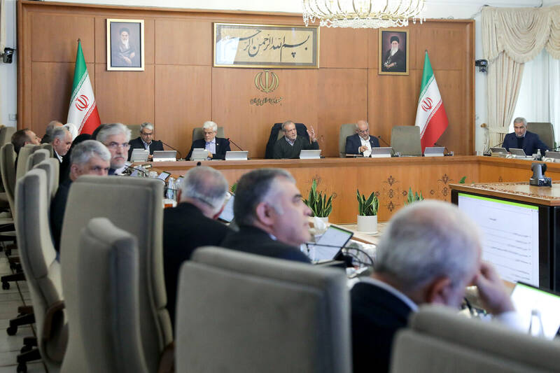 رئيس،ارتقاي،جلسه،ارائه،دولت،جمهور،پزشكيان،همسران،مادران،شغلي ...