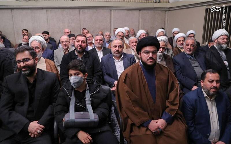 عکس/ حضور فرزند شهید نصرالله در دیدار مداحان با رهبر انقلاب