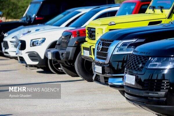 خودروهاي،لوكس،عبور،ترافيك،حركت،كندي،اختلال،مسير،خيابان،عمدي، ...