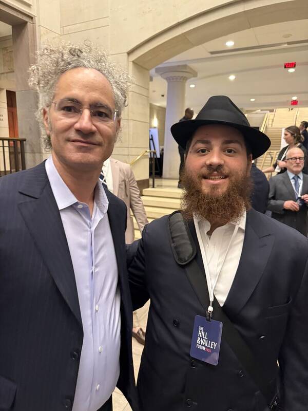 قدردانی فرقه صهیونی مرموز از غول فناوری ارتباطی آمریکا/ صهیونیست‌ها بابت جاسوسی از شهروندان آمریکایی دستخوش می دهند+عکس