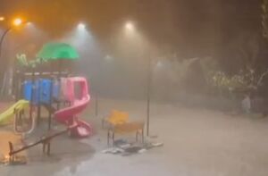 شدت باران در آستانه اشرفیه را ببینید