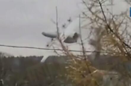 هواپیمای آنتونوف روسی قبل از سقوط روی هوا نصف شد!