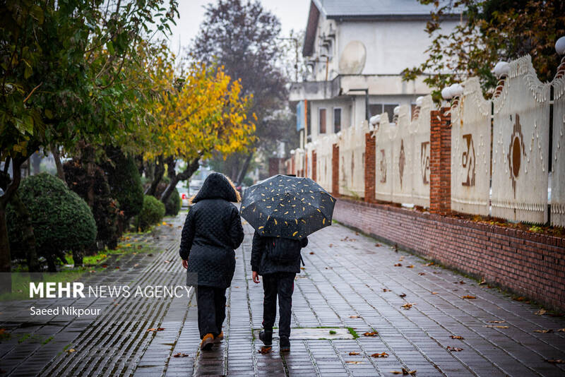 بارش باران پاییزی در رشت