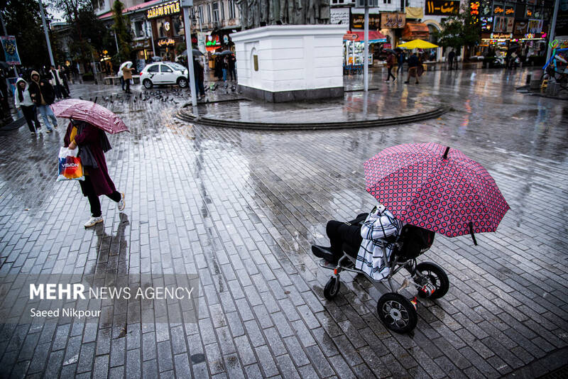 بارش باران پاییزی در رشت