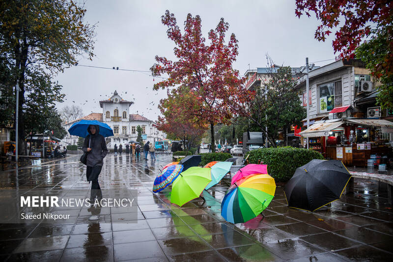 بارش باران پاییزی در رشت