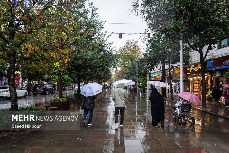بارش باران پاییزی در رشت