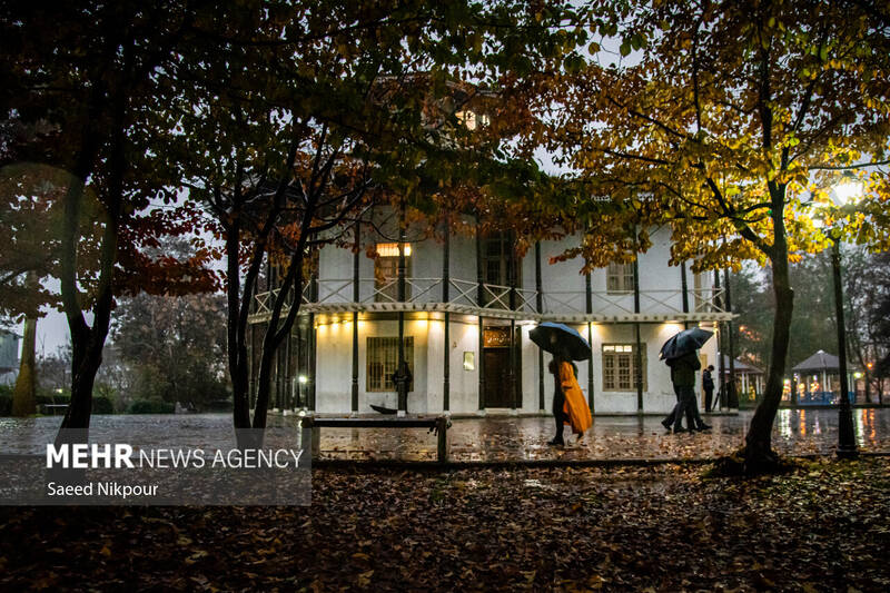 بارش باران پاییزی در رشت