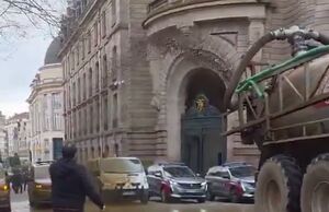 اعتراض خاص کشاورزان فرانسوی به دولت!