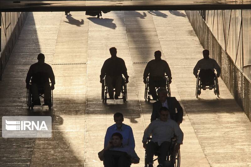 دانشجویان دارای معلولیت و نامناسب بودن فضاهای دانشگاهی/دستگاه‌های متولی توجه کنند