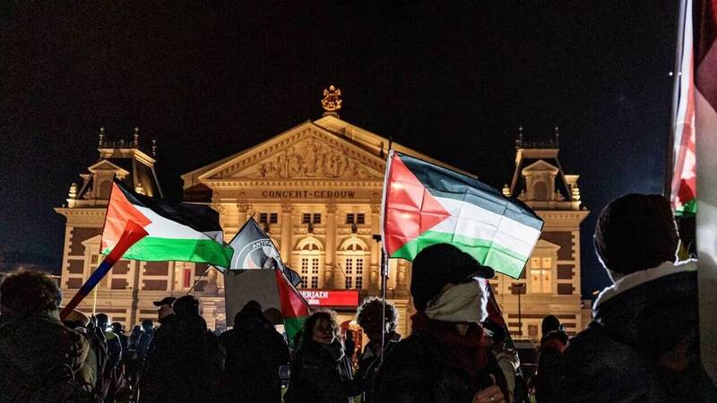 کنسرت خواننده اسرائیلی در آمستردام با اعتراض مردم لغو شد