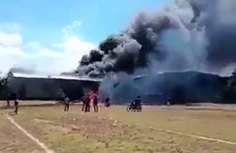 فیلم/ سقوط هواپیما در نزدیکی فرودگاه تولوکا در مکزیک