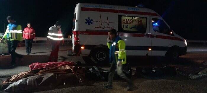 فاجعه در اصفهان ؛ واژگونی اتوبوس مسافری با ۲۲ قربانی و مصدوم + تصاویر