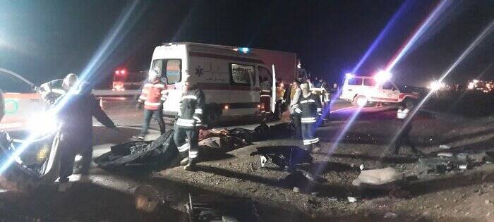 فاجعه در اصفهان ؛ واژگونی اتوبوس مسافری با ۲۲ قربانی و مصدوم + تصاویر