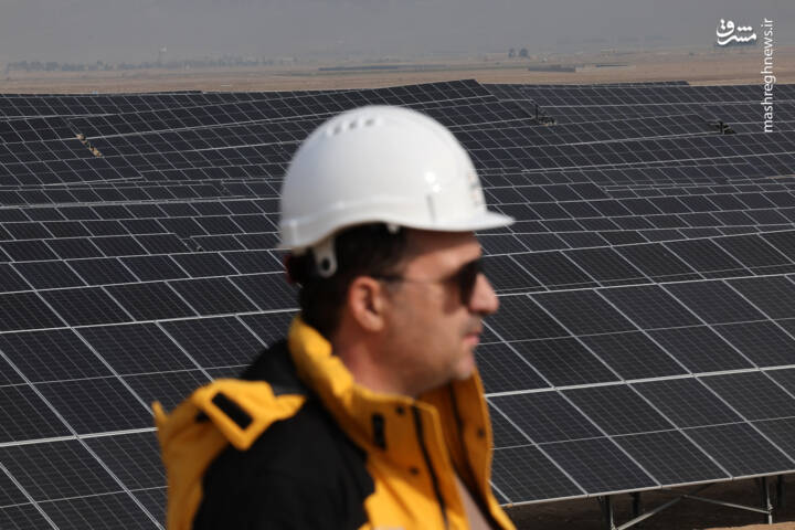 عکس/ ​​​​​​​افتتاح نیروگاه خورشیدی در شهرک شمس آباد