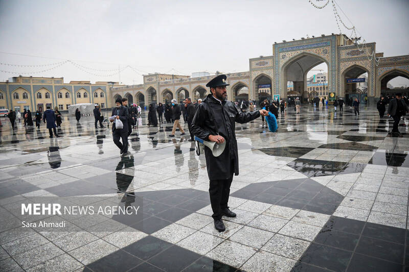 فیلم/ بارش باران در حرم مطهر امام رضا(ع)