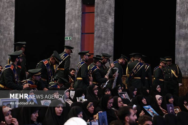 آئین تجلیل از مادر شهیدان حسن و محمد باقری