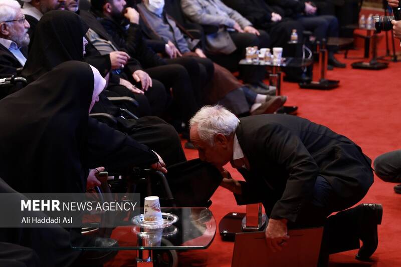 آئین تجلیل از مادر شهیدان حسن و محمد باقری