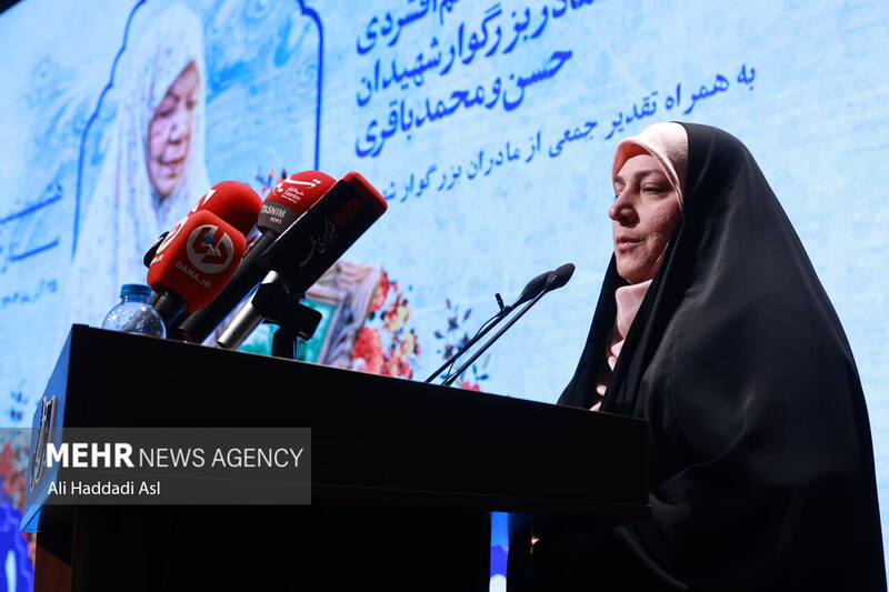 آئین تجلیل از مادر شهیدان حسن و محمد باقری