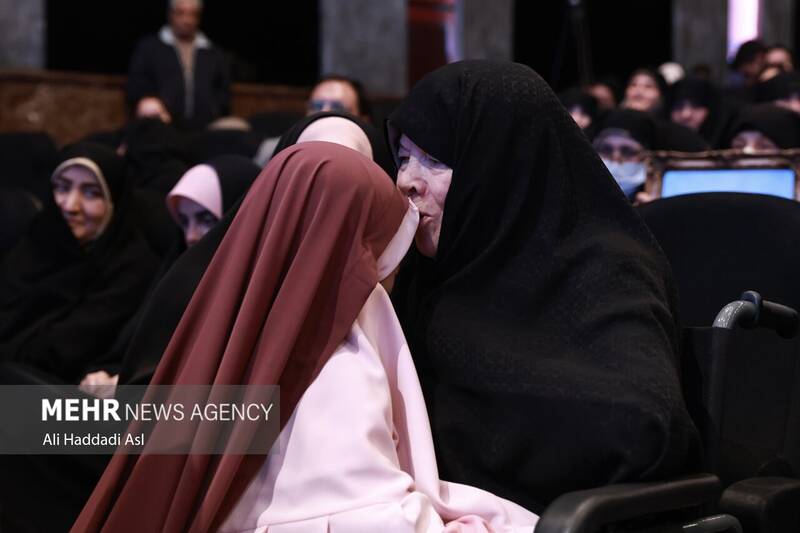 آئین تجلیل از مادر شهیدان حسن و محمد باقری