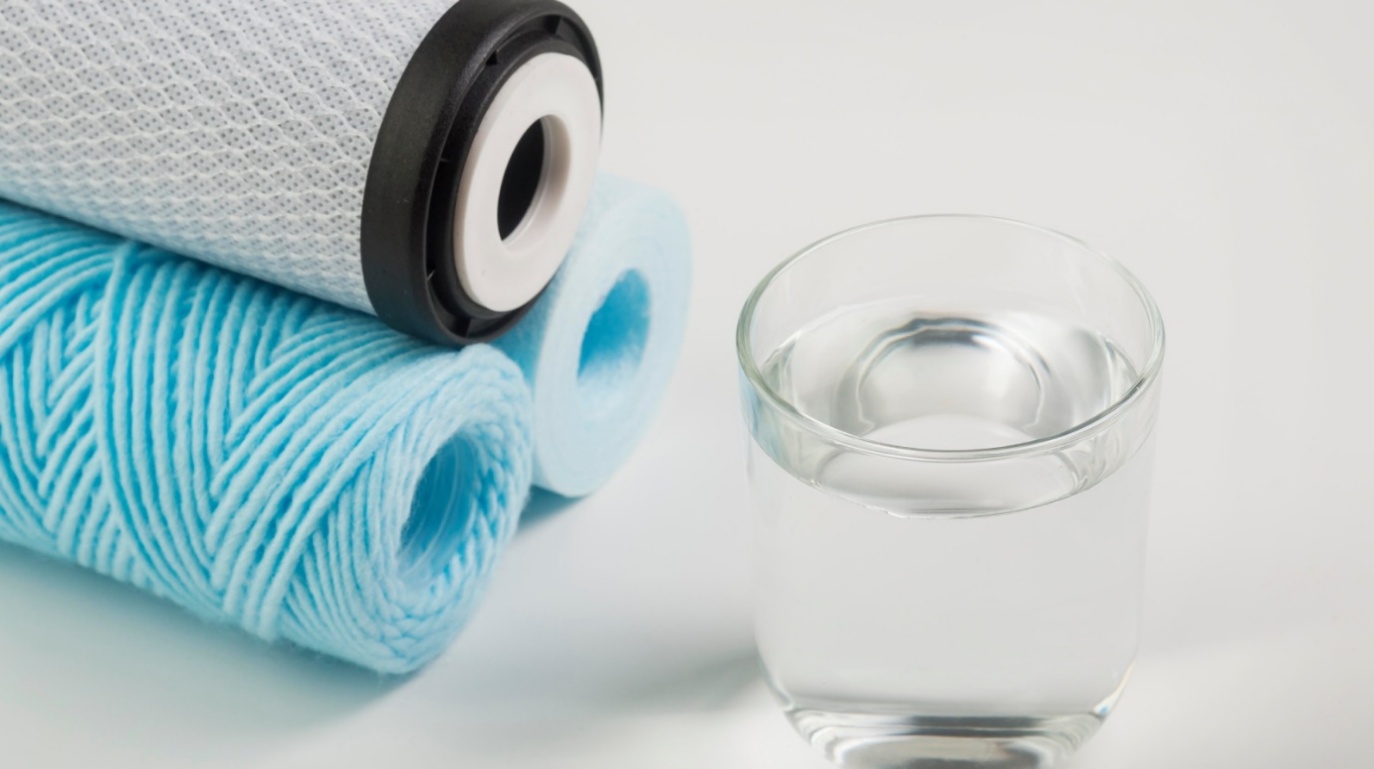 آموزش تعویض فیلتر تصفیه آب؛ طریقه تعویض فیلتر دستگاههای خانگی