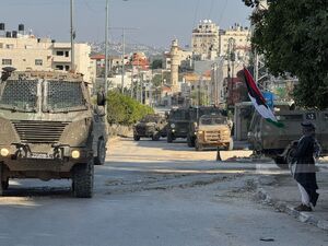 زخمی شدن یک جوان فلسطینی توسط راننده صهیونیست‌ در نابلس+ فیلم