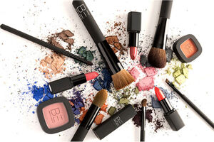 انتشار اسامی فرآورده‌های آرایش چشم غیرمجاز