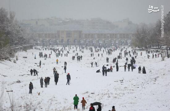 بارش اولین برف پاییزی در اصفهان