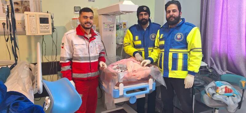 تولد میان برف و کولاک؛ نجات مادر و نوزاد در مسیرهای مسدود دهنو +عکس