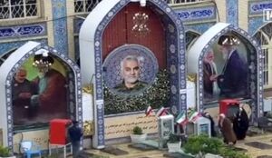 فیلم/ حال و هوای گلزار شهدای کرمان با بارش برف