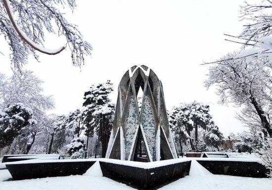 آرامگاه برفی خیام نیشابوری را ببینید