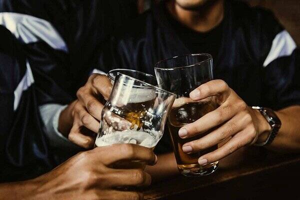 نگهداری و خرید و فروش مشروبات الکلی چه مجازاتی دارد؟