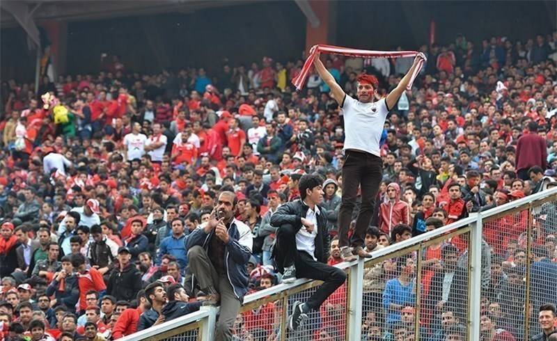 ابداع یک قانون بهخاطر هواداران تراکتور و پرسپولیس!/ مقصران بیسابقهترین توهین در فوتبال ایران!
