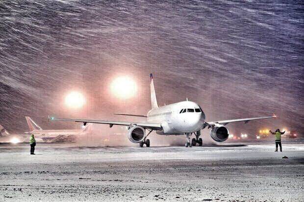 فیلم/ فرود ایمن خلبان در هوای برفی فرودگاه مشهد