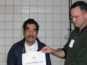 تصاویر صدام حسین پس از دستگیری در سال ۲۰۰۳