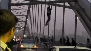 بازی با جان برای وایرال شدن؛ از پل سفید تا پل خرمشهر+ فیلم