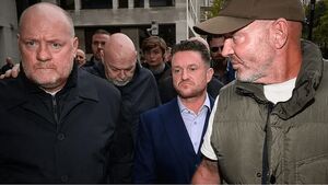 اسلام‌ستیز معروف انگلیسی در امارات چه می‌کند؟