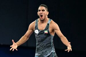 رحمان عموزاد مسلط‌ترین کشتی‌گیر آزاد سال ٢٠٢۵