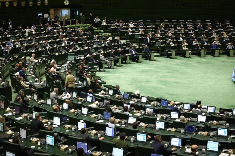 Iranski parlament nadaljuje z obravnavo sprememb zakona o določbah glede dote