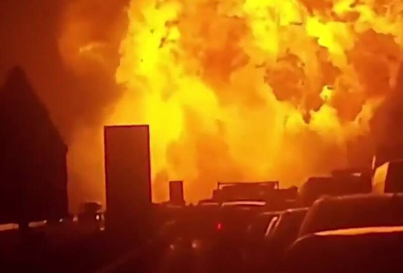 فیلم/ انفجار هولناک یک تانکر بزرگ در ایتالیا