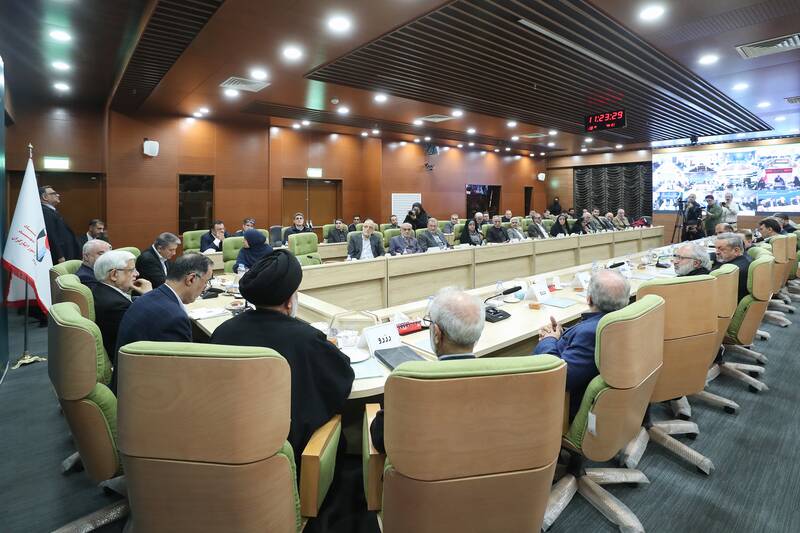 عارف: راهبرد اصلی بنیاد شهید پرهیز از تصدیگری باشد