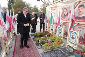 ادای احترام عراقچی به شهدای استان اصفهان