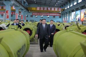 بازدید اون از کارخانه‌های مهم موشک‌سازی