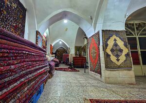 زیبایی و اصالت در بازار فرش یزد