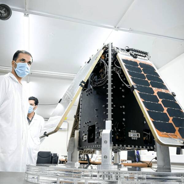 روایت تولد یک ماهواره با دو مأموریت همزمان